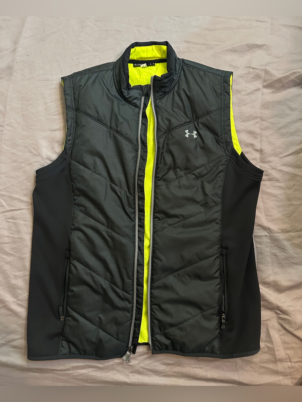 Under Armour Men’s Black & Neon Yellow Vest